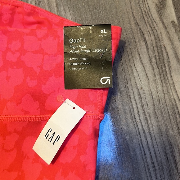 Hot pink leopard gap leggings⭐️ - Picture 2 of 3